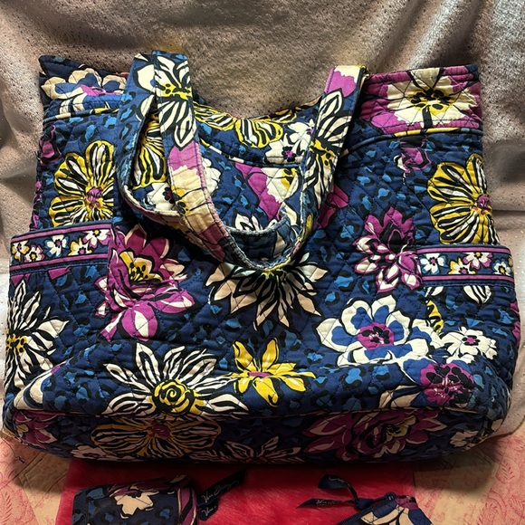 Vera Bradley 3 piece Set Bag, Wallet/ Id / Key Ring and Small Pouch - Picture 5 of 17